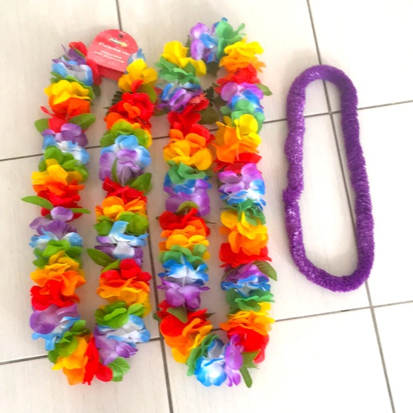 Celebration Flower Lei - Picture 2 of 3